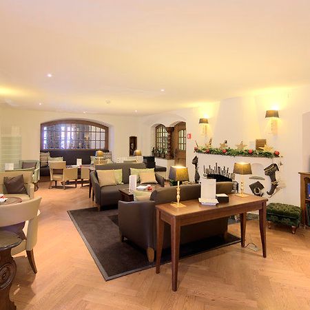 Le Petit Cervin Hotel Zermatt Restaurant billede The lounge at the airport