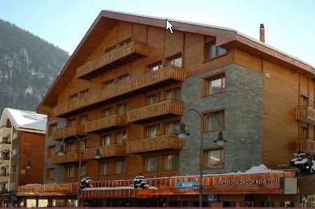 Le Petit Cervin Hotel Zermatt Eksteriør billede A typical hotel in Les Saisies