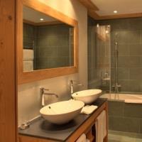 Le Petit Cervin Hotel Zermatt Eksteriør billede Bathroom with shower and bath